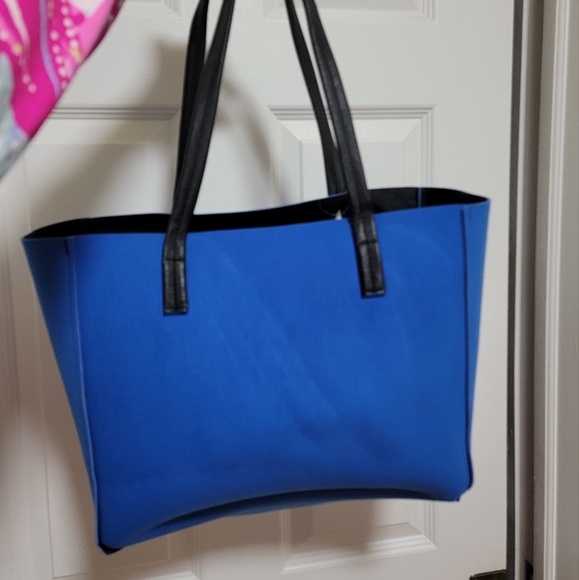 Reversable Colorblock Black and Blue Blue Tote Bag - Picture 13 of 14